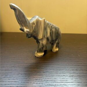 Marble-Effect Elephant Figurine in Gray and White - Decorative Home Art